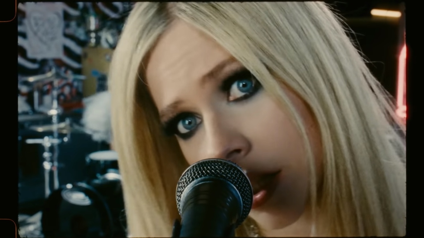 Avril Lavigne Lança O Clipe Bit Me Zipix 